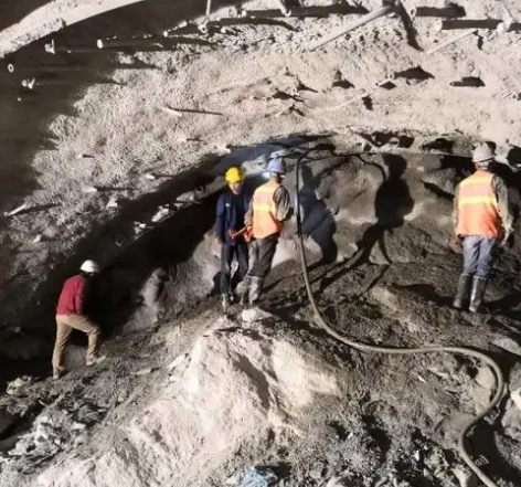 青秀拱顶带模注浆料的施工流程及注意事项